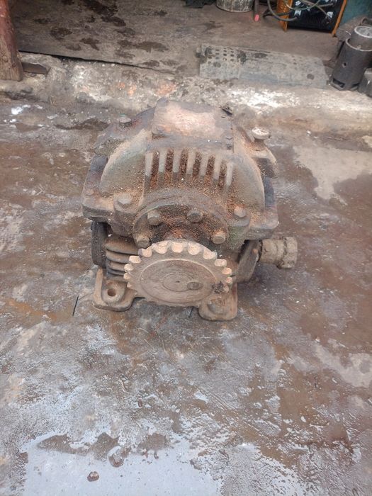 Продам редуктор 1-40 ще є кран 100