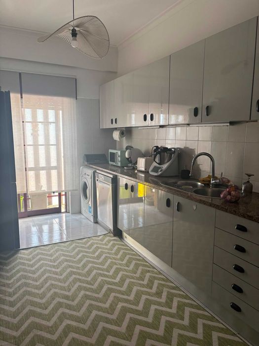 Arrendo  Apartamento T2 com Terraço e Garagem - Casal do Chapim - Odivelas