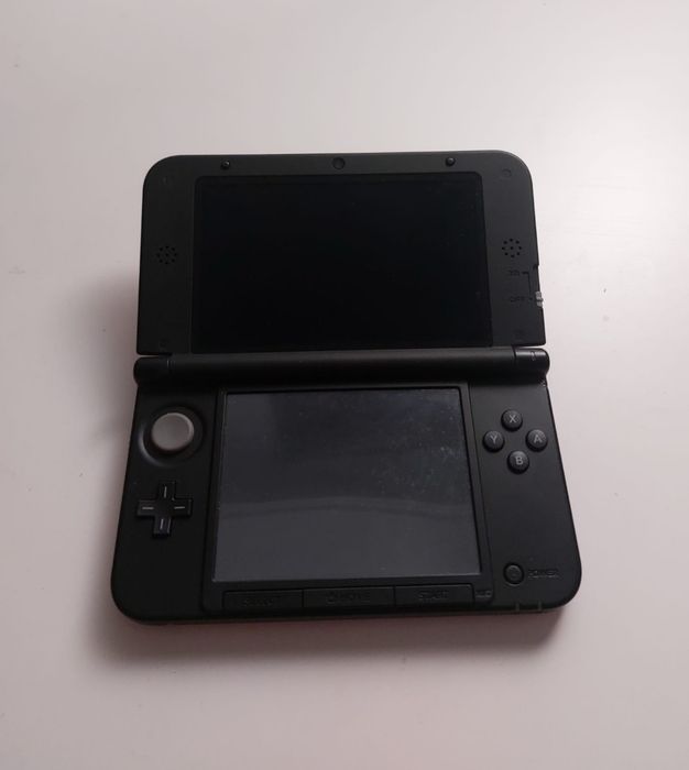 Nintendo 3DS XL Vermelha