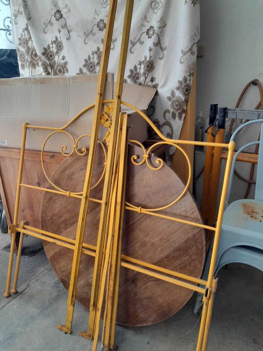 Cama em ferro usada