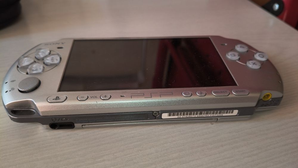 Sony PSP 3004 Silver 16gb + 13 встановлених ігор + Картрідер