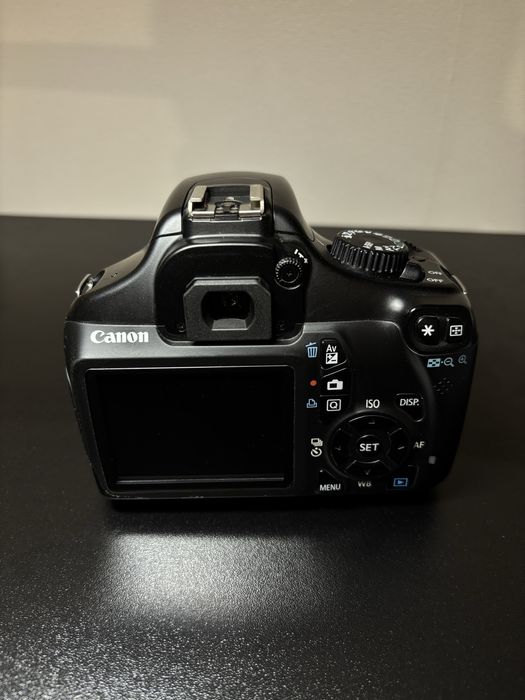 Canon EOS 1100D + об’єктив, дзеркальний фотоапарат