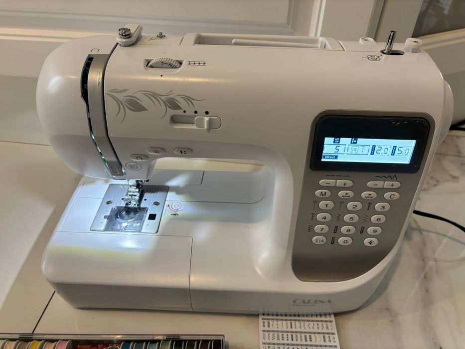 Piękna komputerowa maszyna do szycia