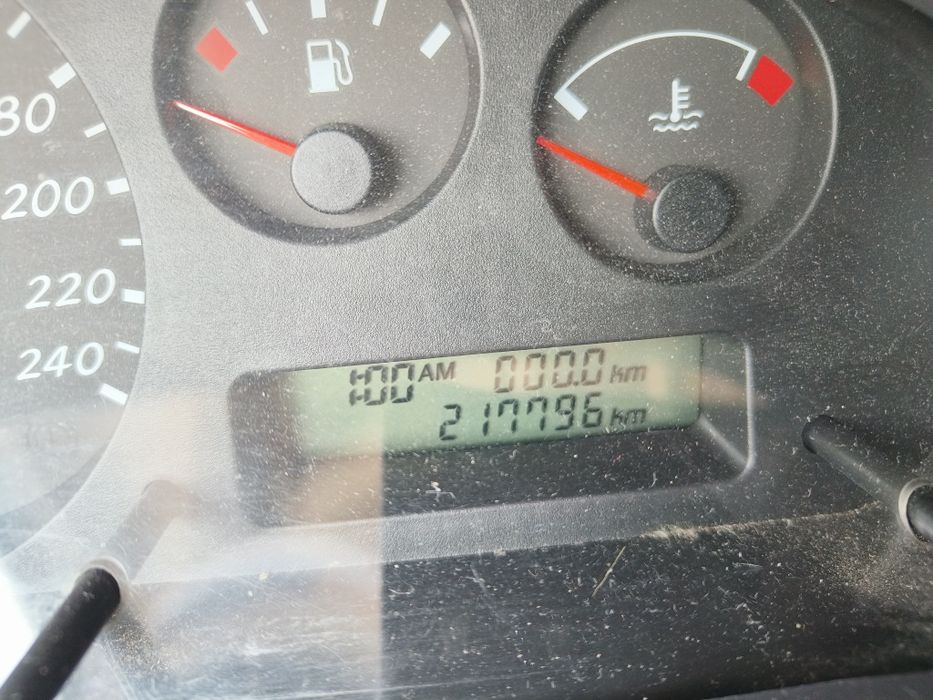 Nissan Almera 2001, 800 € negociável