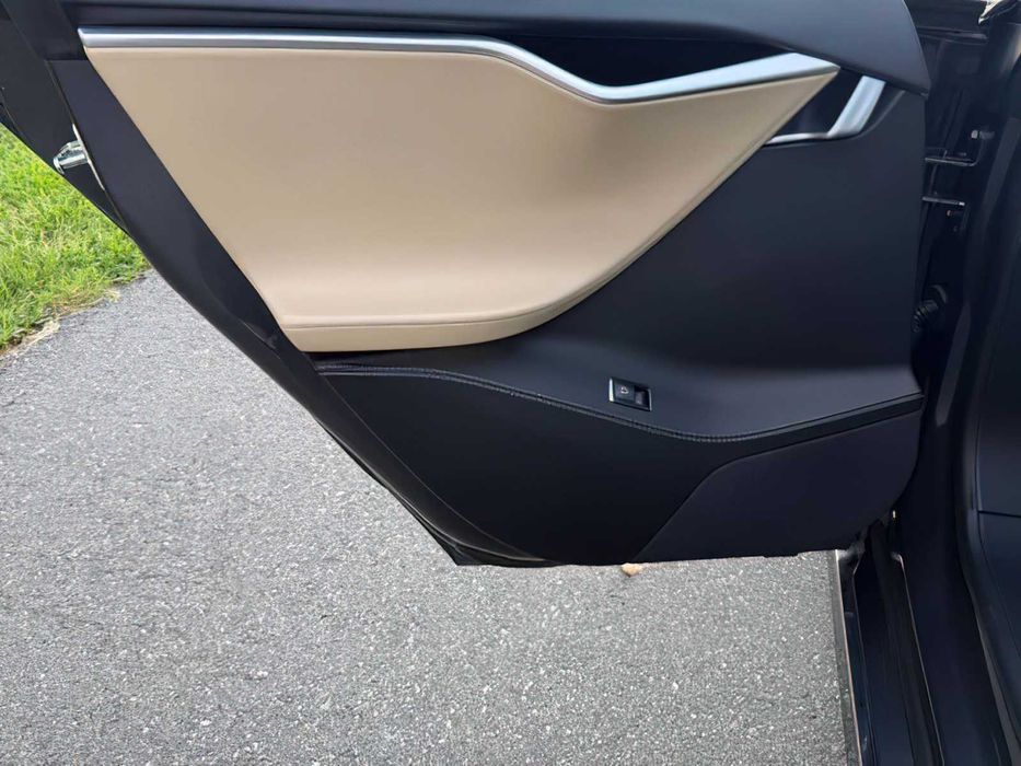 Tesla Model S      2017