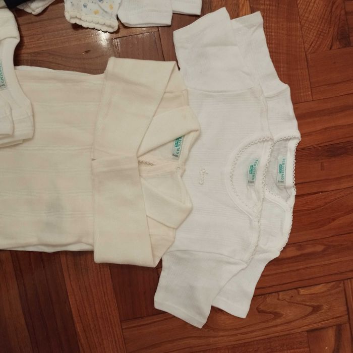 Bodies para bebé, sem uso. Vendido