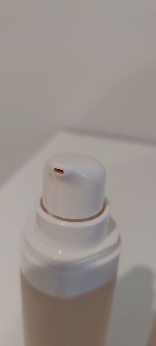 Fenty Beauty podkład 120 i baza pod makijaż