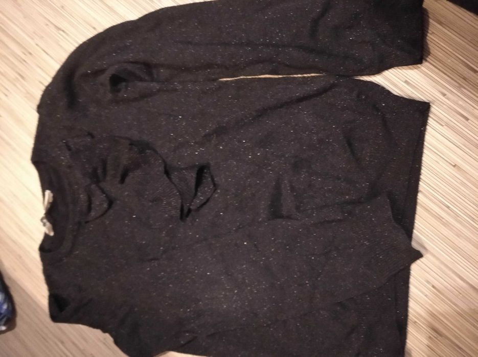 Sweter czarny z połyskującą nitką