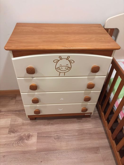 Quarto bebé  berço+ cómoda