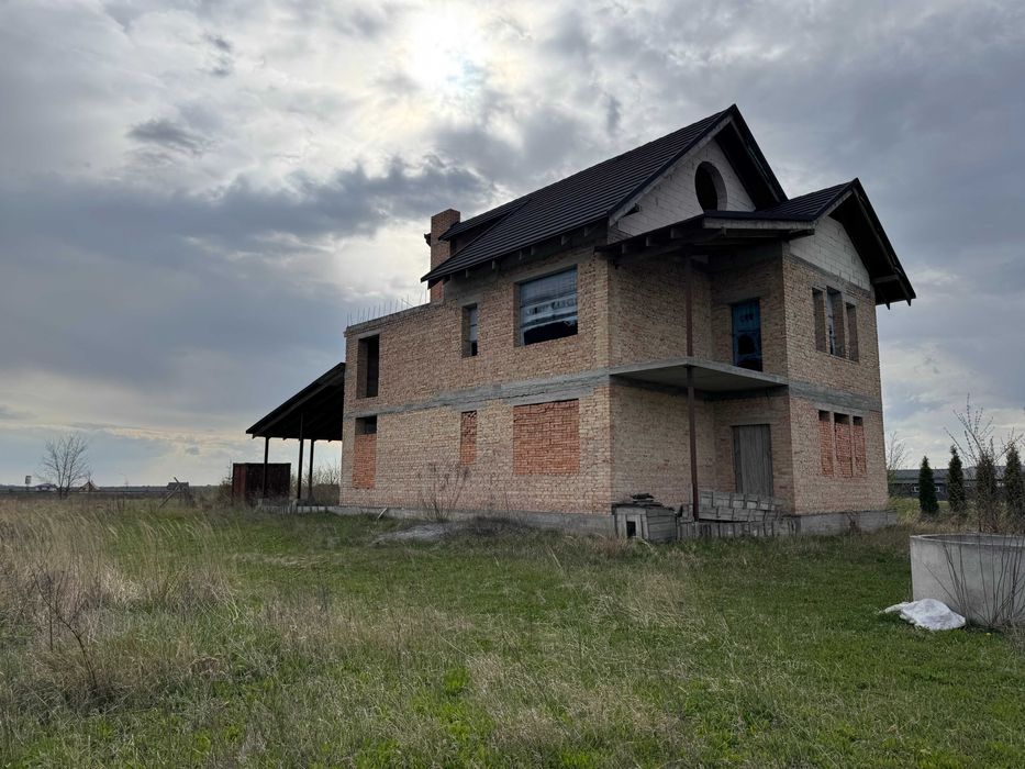 Земельна Ділянка 70 СОТОК + Якісне Незавершене Будівництво