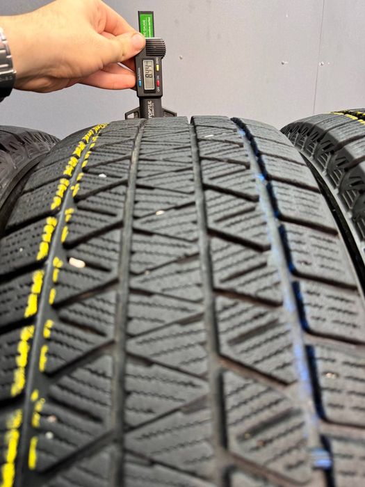 Шины БУ 245 65 R 17 Bridgestone blizzak DMV3 Зима Комплект резина