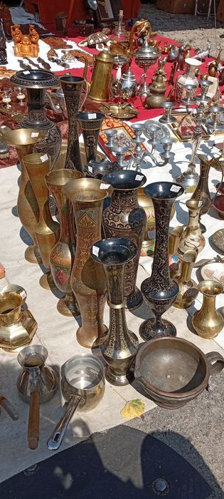 Різні латунні і бронзові речі.