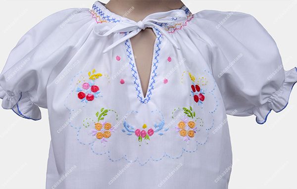Blusa de criança c/ bordado de Viana feito à mão