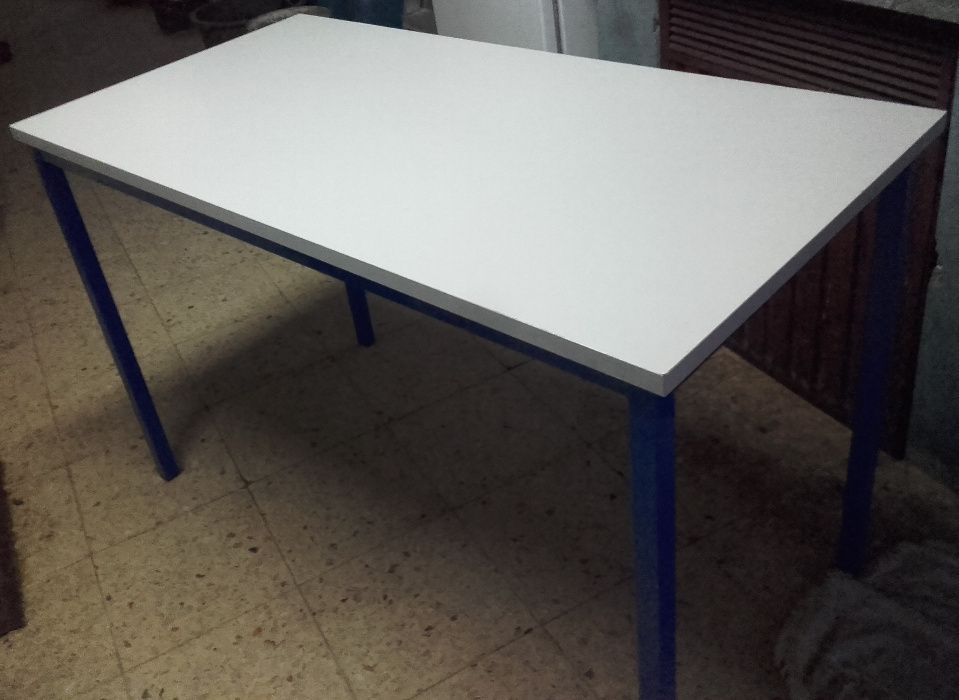 1 mesa / secretária