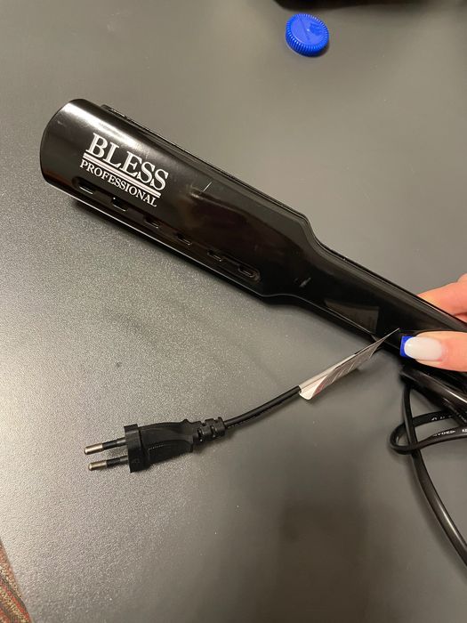 Професійний випрямляч волосся Bless