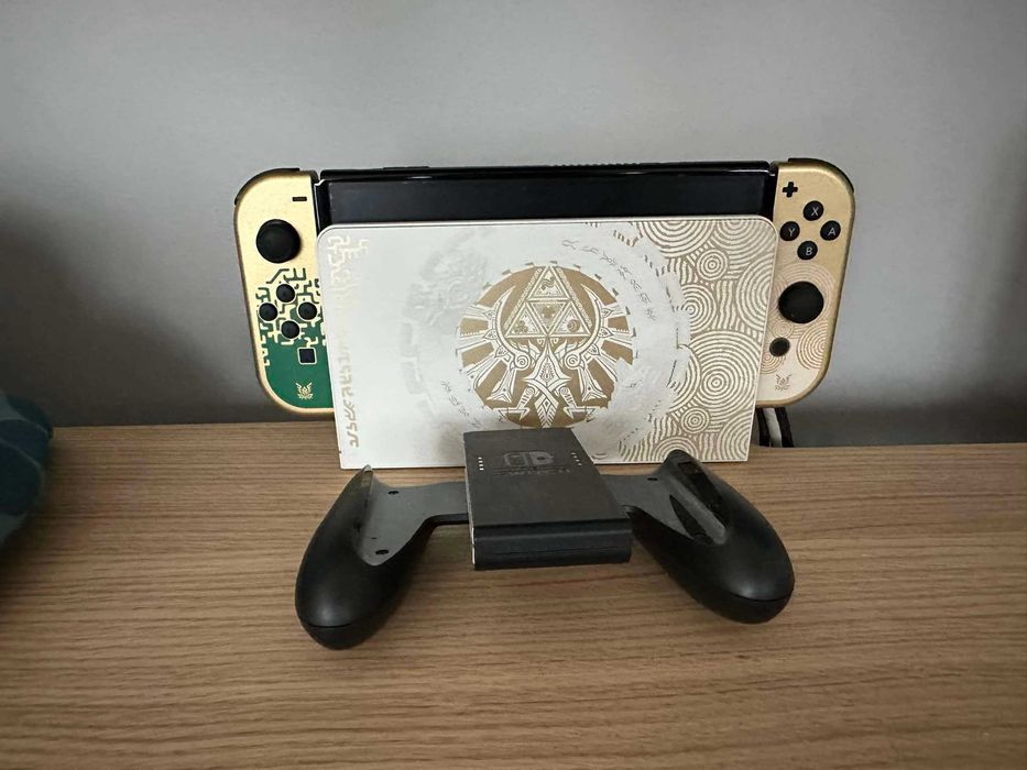 Switch Konsola, 64GB OLED Legend of Zelda + Etui + Folia + Karta 128GB