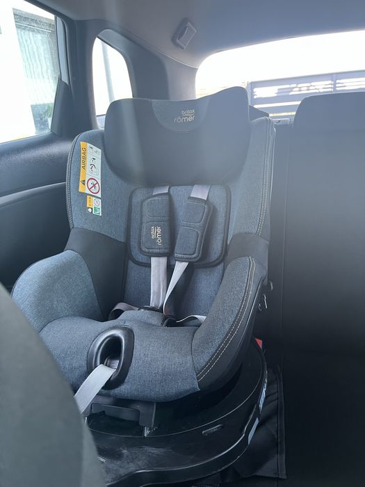 Fotelik samochodowy Britax Römer Dualfix i-Size 360° z bazą ISOFIX + mata GRATIS