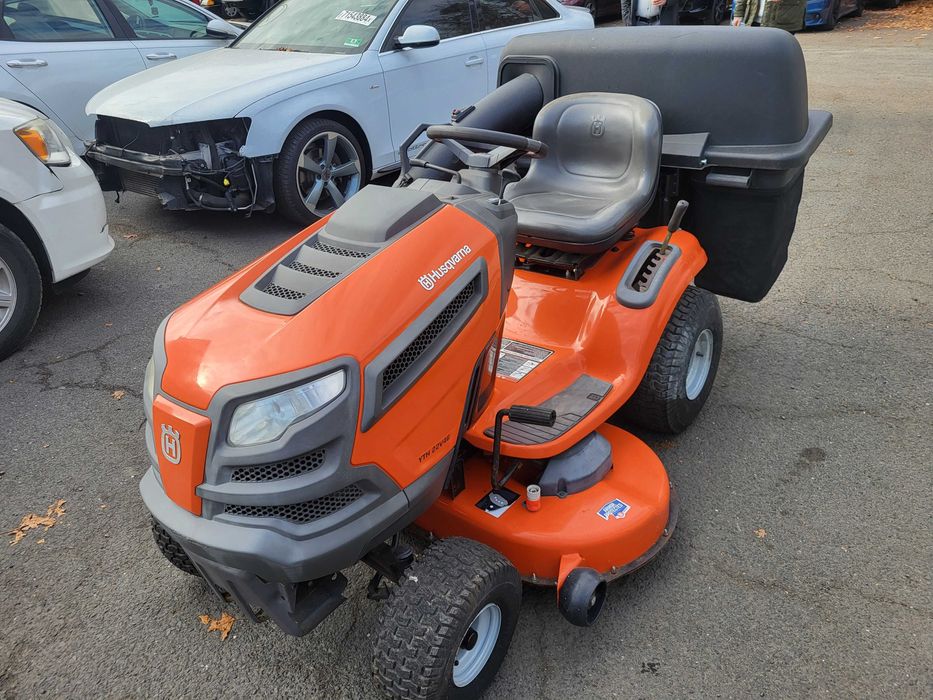 2019 Husqvarna YTH22V46 -- kosiarka -- traktorek.