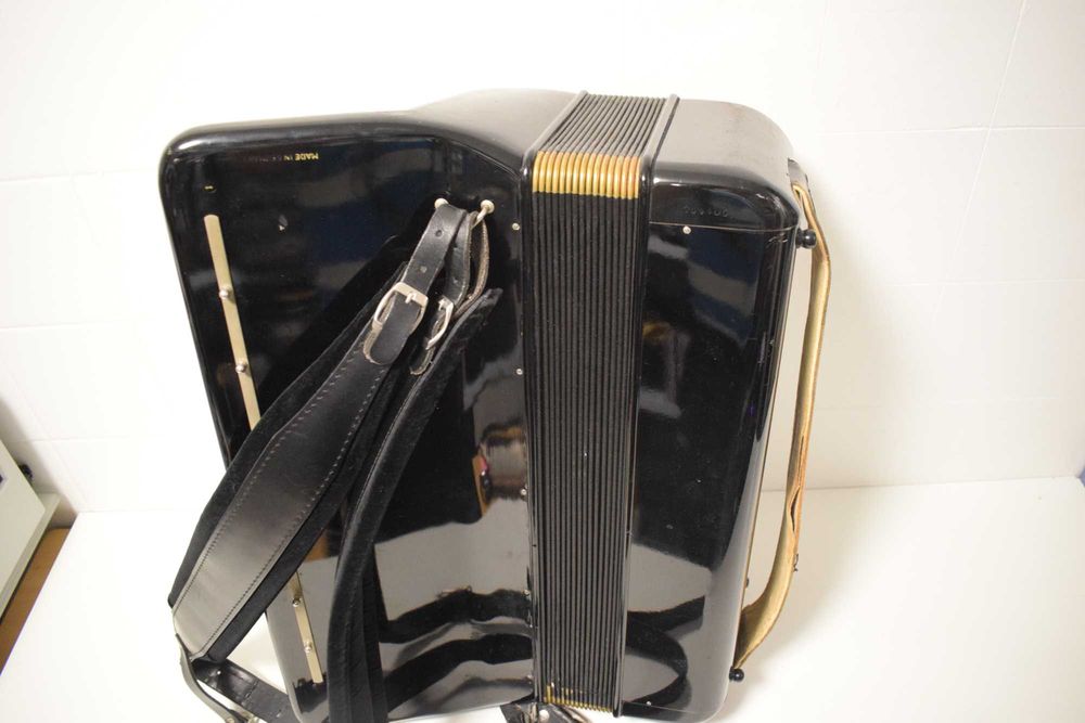 Acordeao Hohner Atlantik III  3 Voz 120 Baixos,  N 158