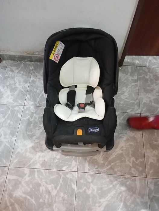 Carrinho de bebe com cadeiras