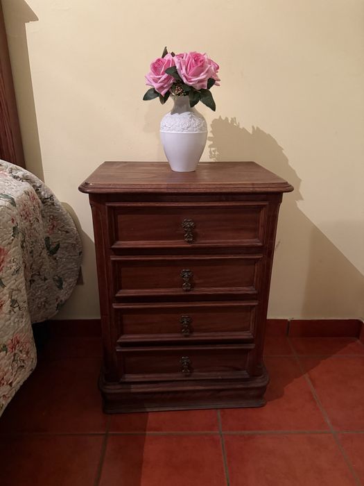 Móveis antigos em excelente estado