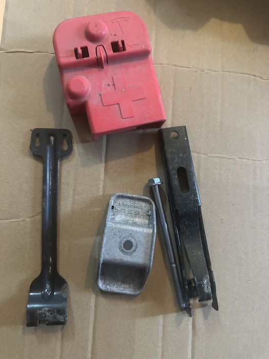 Крепление акамулятора tesla 3 , рест