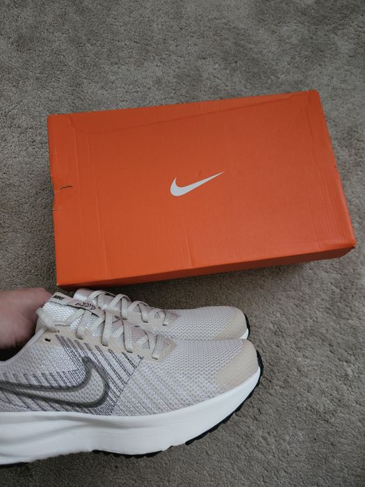 Нові кросівки Nike Run Defy
