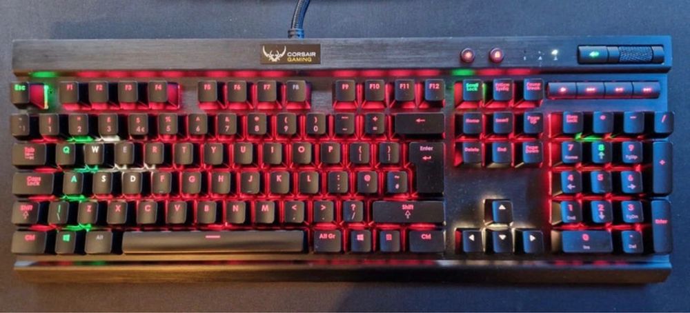 Corsair Gaming K70 RGB Mechanical Gaming Keyboard — CHERRY®️ MX Brown (UK)