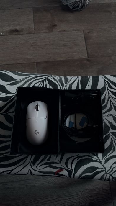 Rato Logitech G Pro X Superlight (Original) + Caixa