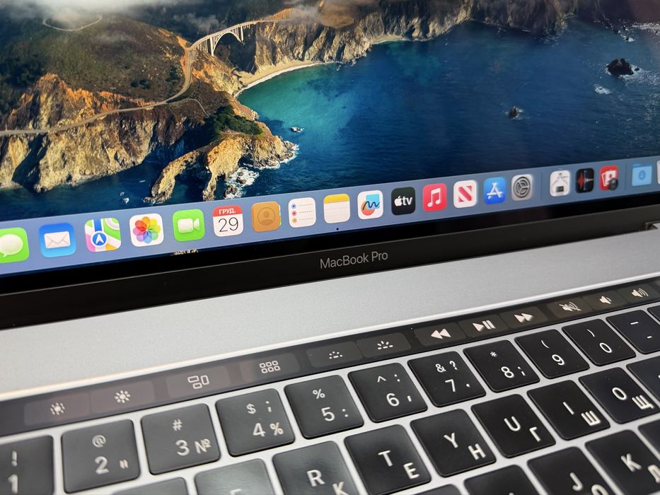 MacBook Pro 15  i7 / RAM 16 / SSD 256 GB / Grey / 2018 / Pro 555X