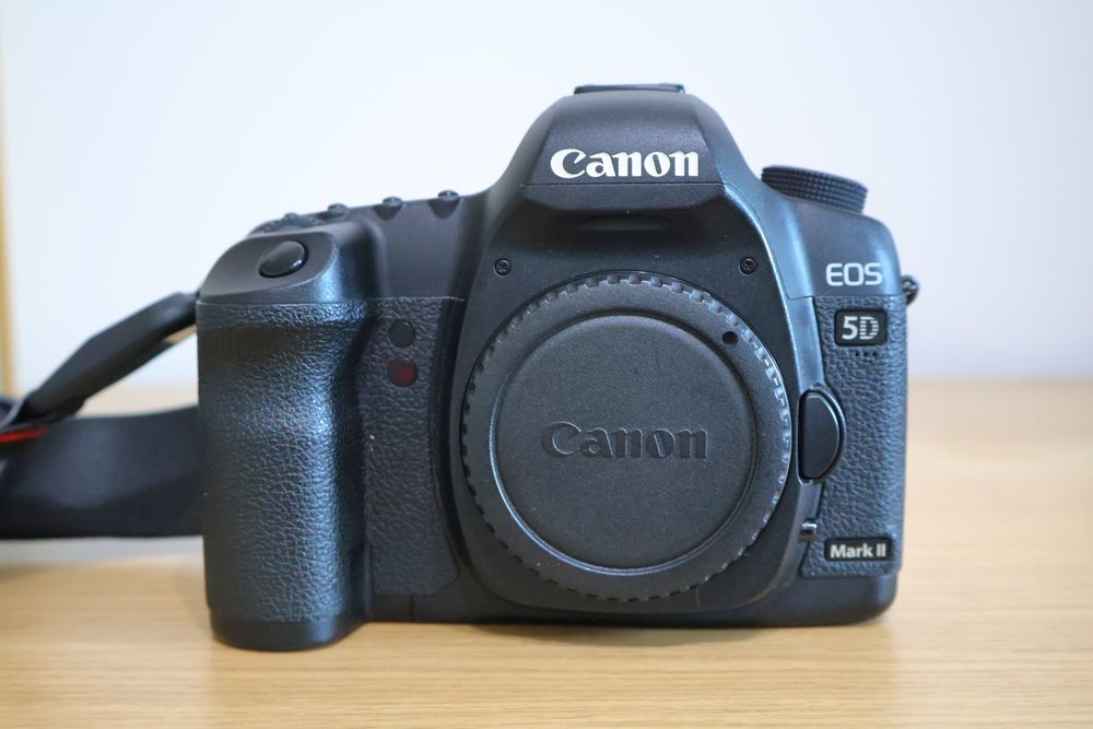 Canon EOS 5D Mark ii + EF 75-300mm II