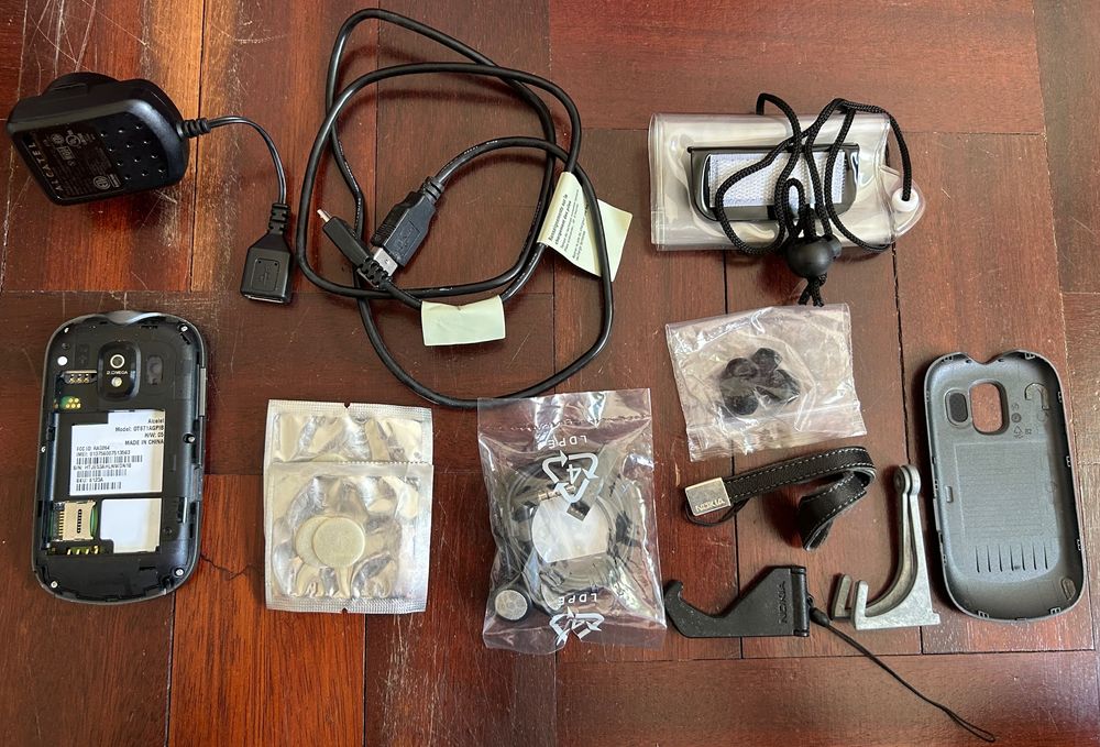 Lot of 2 Mobile Phones + Accessories (Alcatel and Samsung)64751281174913121