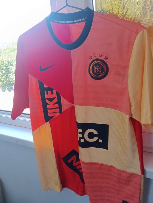 футболка nike football club в идеальном состоянии