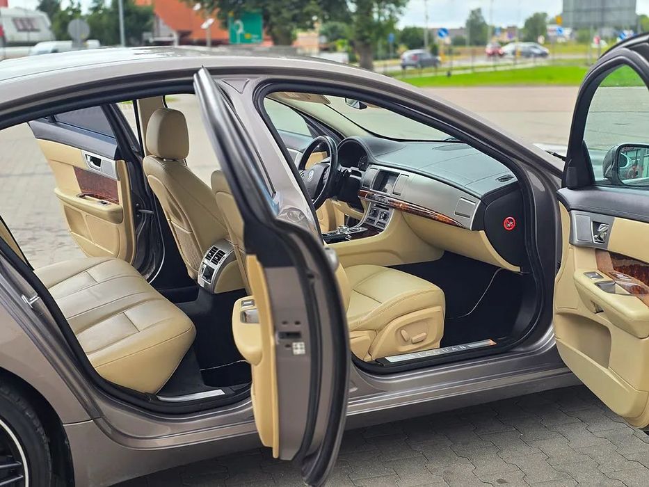Jaguar XF