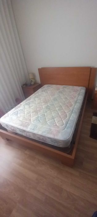 Cama de casal com colchão incluído