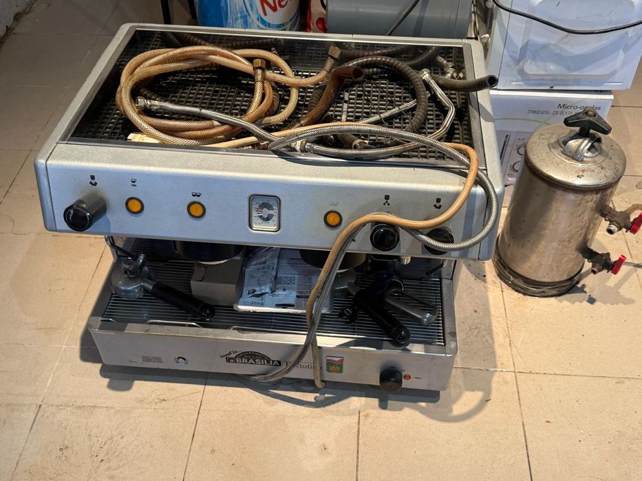 Máquina de café em bom estado