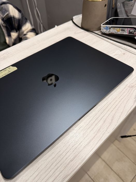 MacBook Air 15" M3 8/256gb Midnight