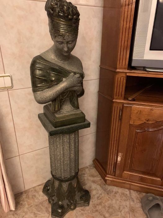 Escultura/Estátua de figura feminina