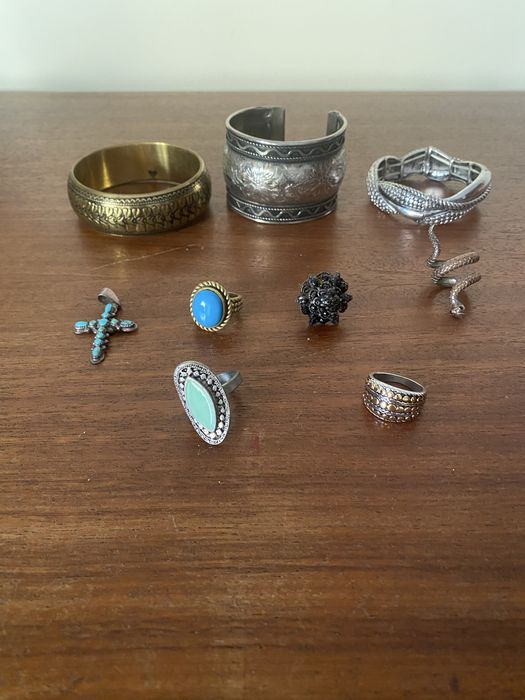 Conjunto de 3 pulseiras, 4 aneis e 1 cruz