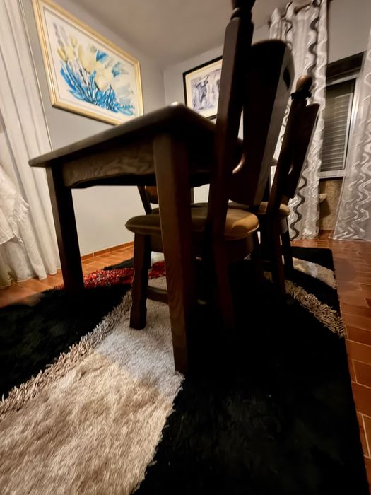 Mesa de sala em madeira
