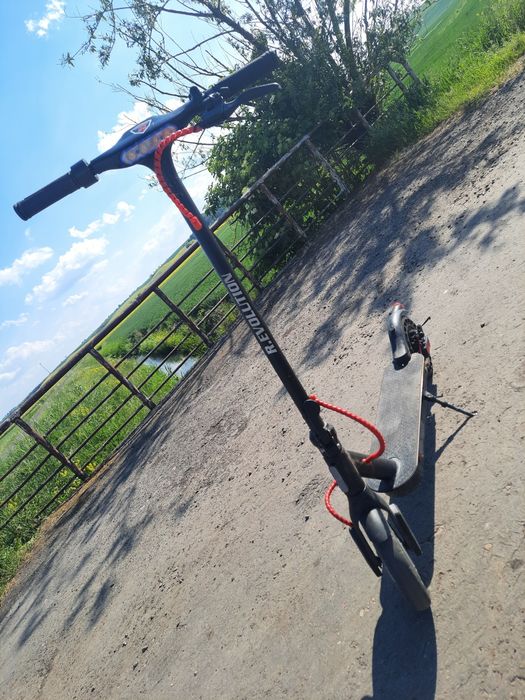 Hulajnoga elektryczna r evolution