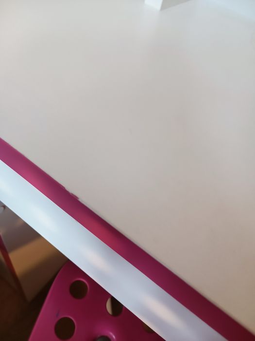 Biurko dla dziewczynki z IKEA z krzesłem