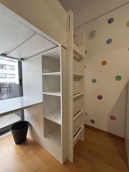 Cana Beliche com secetaria e estante Ikea