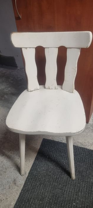 Stare drewniane krzesło prl lite drewno