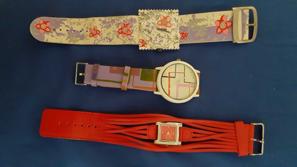 Продаются разные женские кварцевые часы