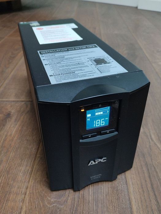 Безперебойник APC Smart-UPS 2000 ВА (SMC2000I)