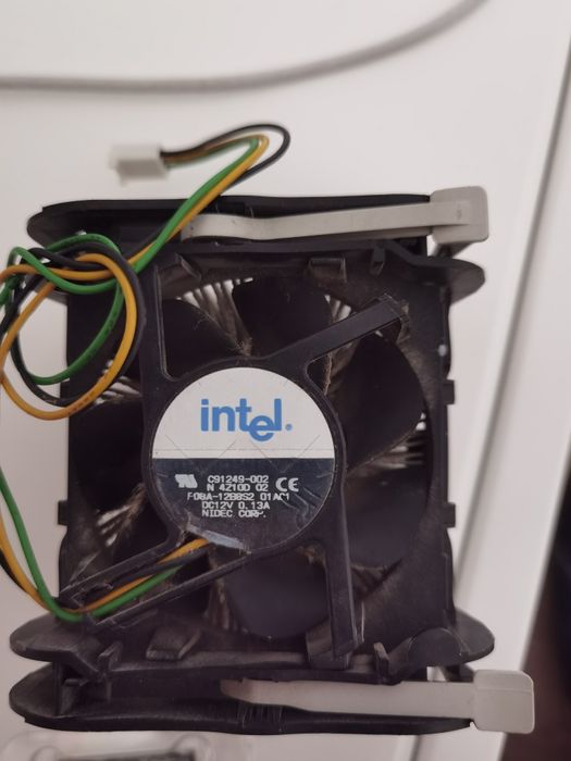 Intel Pentium 4   3.0 GHz + Condensador