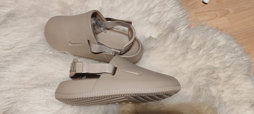 Hit chodaki  Nik klapki sandals logo R. 38/39 beż