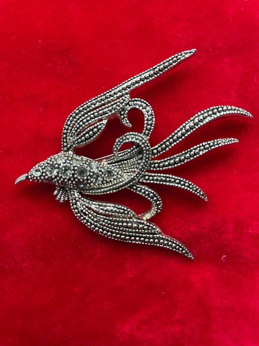 Брошь, дуже  гарна