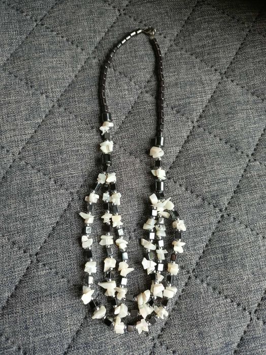 Naszyjnik z hematytu i muszli z lat 90-tych vintage